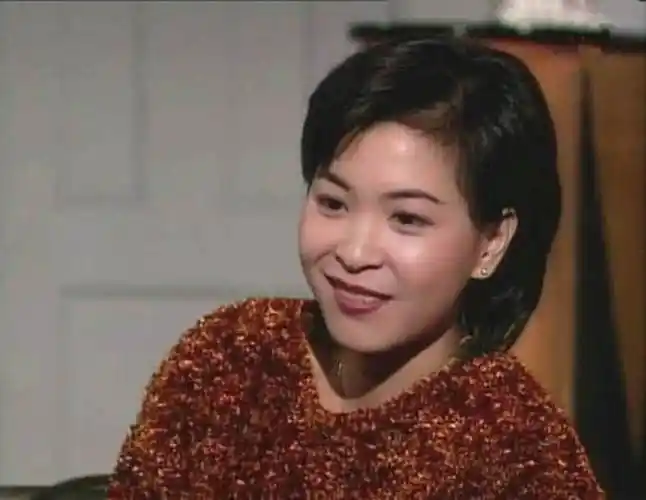 公孙绿萼苏玉华携夫恩爱逛街相恋24年才结婚婚后坚持丁克