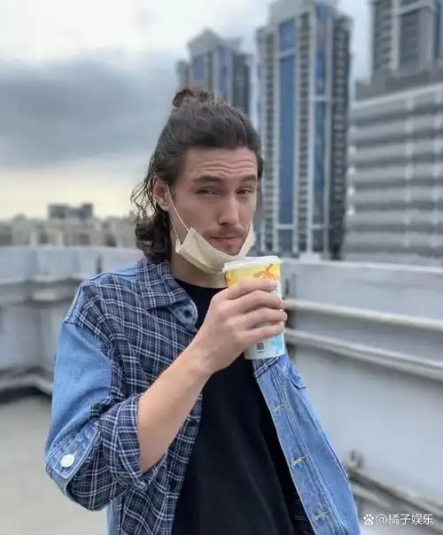 还记得周华健的儿子周厚安吗?长成混血大叔了?