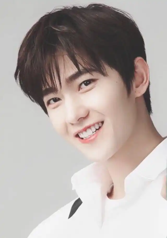 杨洋惊现"三毛"发型,引网友热议,已经放弃形象管理了吗?