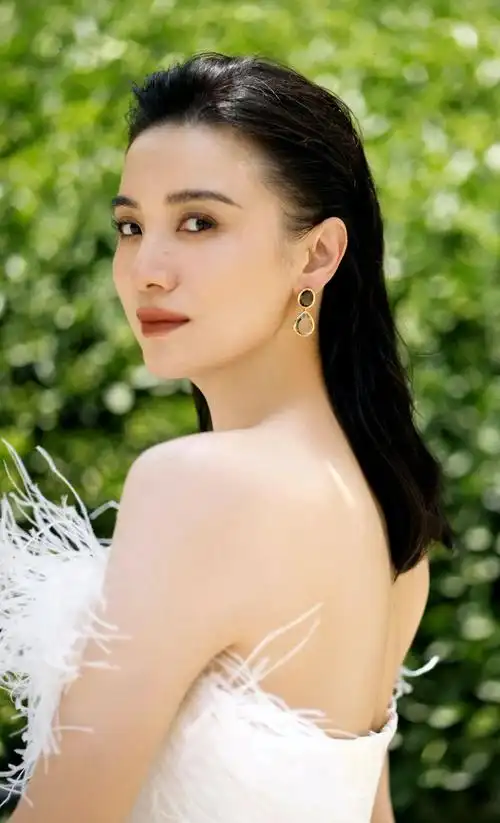 原创谁能抵挡得住宋佳这身材饱满性感韵味十足专业剖析其魅力何在