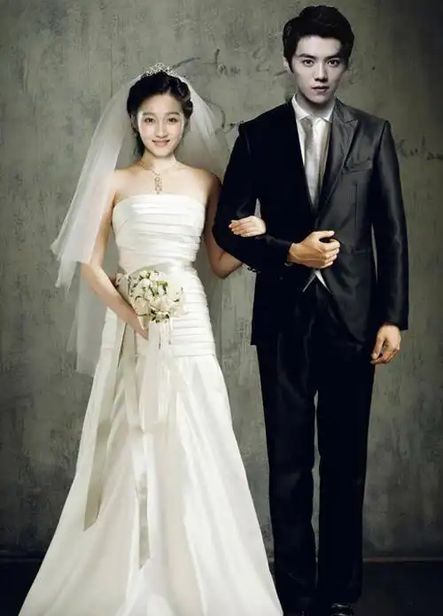 关晓彤鹿晗婚房曝光网友领证了看到两人的婚纱照信了