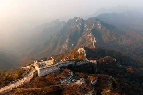 又见长城秋色:箭扣长城位于京郊怀柔区西北的八道河乡境内,海拔1141米