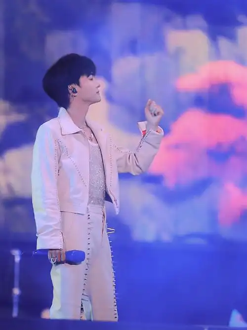 周深霓虹甜心直拍