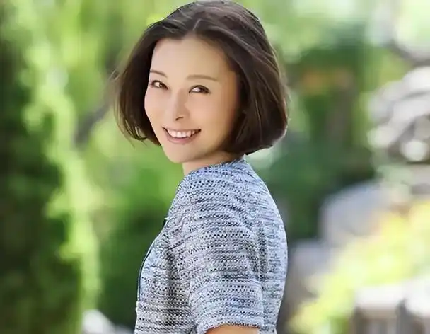 感情经历丰富,50岁却还未婚,柯蓝到底在追求什么?