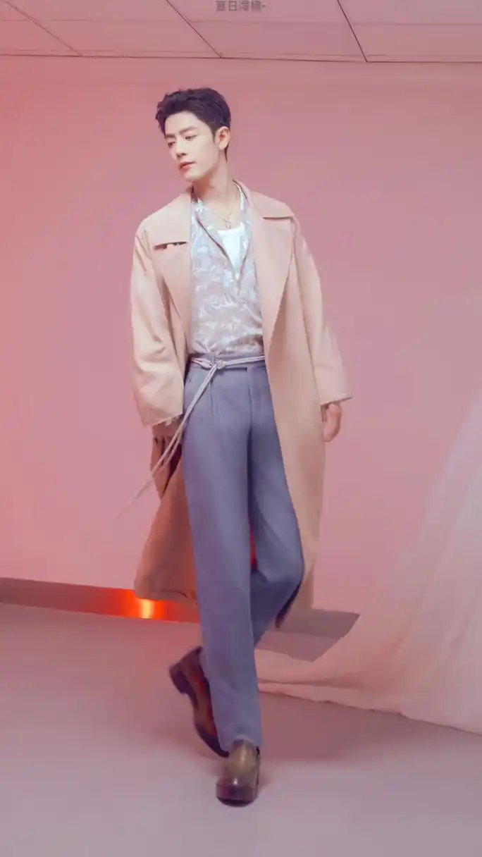 肖战粉色系列, 啊啊风衣造型真是帅呆了,还得是个高,不然换个人根本撑