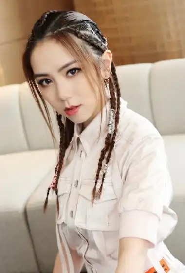 邓紫棋脏辫甜酷写真图片34