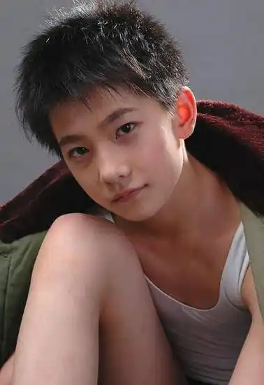 12岁杨洋军旅照曝光,军艺校草根正苗红,洗袜子诀窍很实用_时间_专业