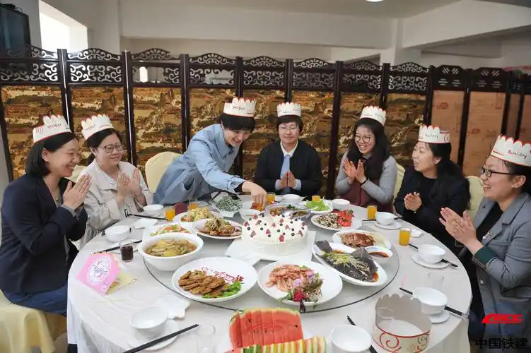 公司集体生日宴伴职工共成长