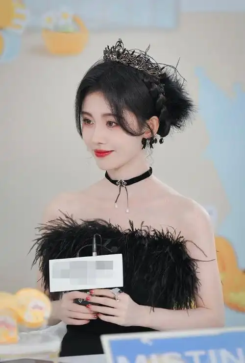 #鞠婧祎皇冠造型#