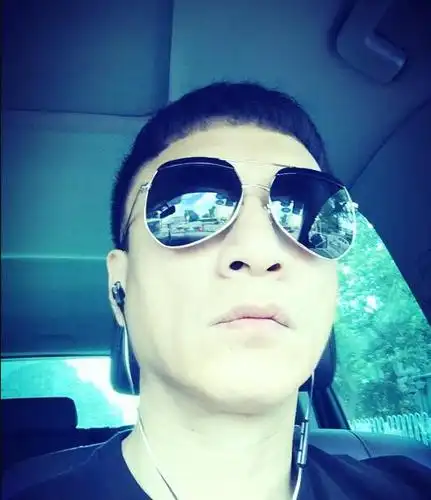 孙红雷自称"高冷帅美" 网友吐槽:快醒醒