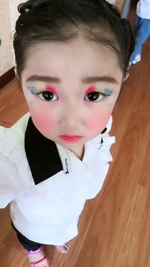 六一最火妆容,试妆中