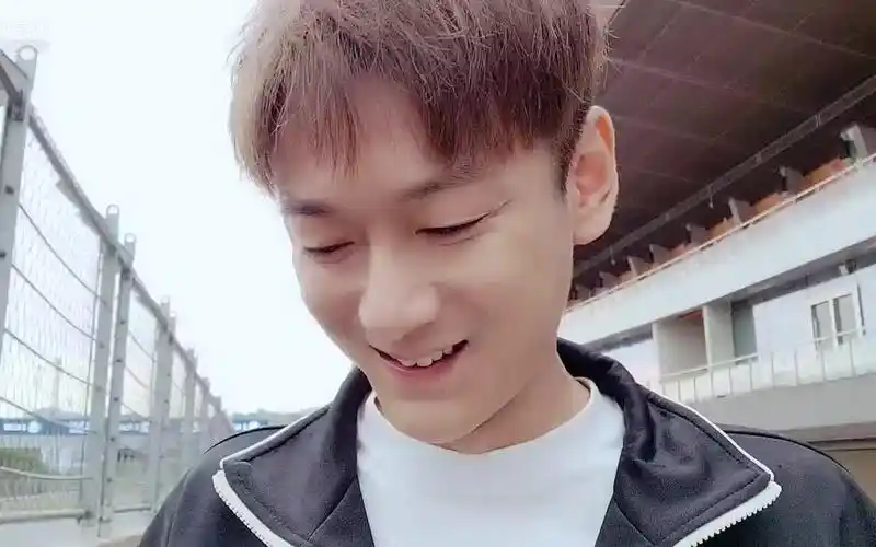 【吴签同款赛道】虎牙-洋气黄18001_2020-10-07