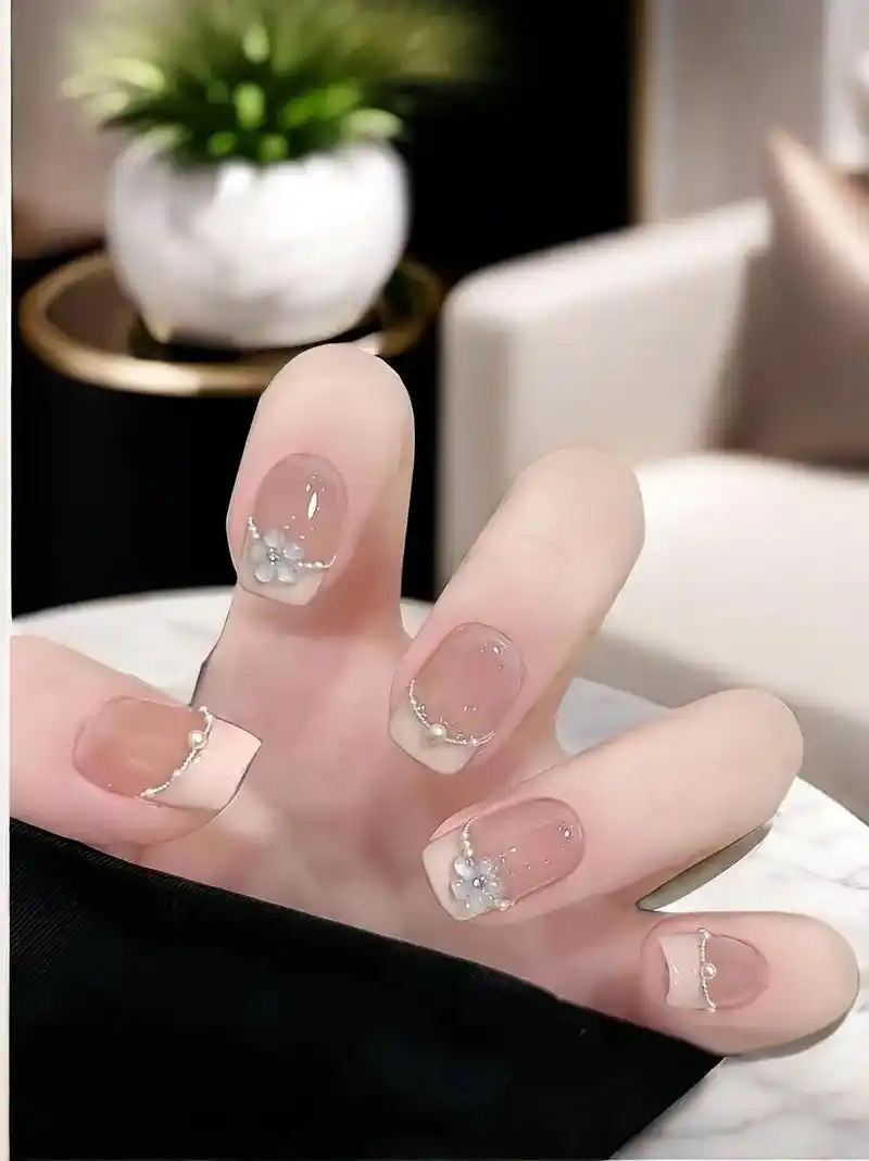 夏天也太适合这款清清透透的显白美甲了97ins风简约高级穿戴甲.