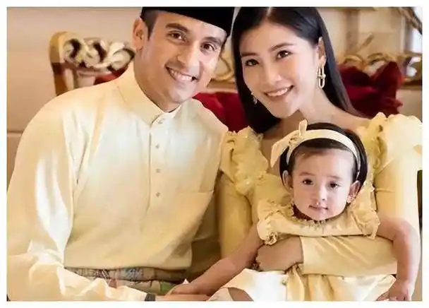 朱丽倩舅舅庆生刘德华小姨子引人瞩目陈志远两儿子酷帅登场