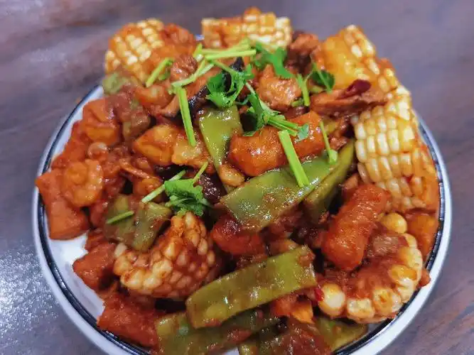 给老婆儿子做的炖菜!香辣过瘾,香气浓郁,吃到最后连菜汤都吃光!