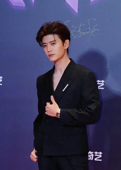 任嘉伦似绯闻0绯闻:少年辛苦终身事,莫向光阴惰寸功|八卦_网易订阅