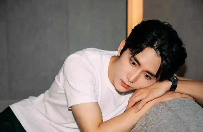 19娱乐瓜:王一博肖战李现吴磊罗云熙谭松韵张新成李沁曾舜晞_商务_好