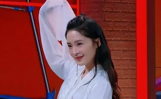 被国家秘密栽培9年的李沁,如今投身娱乐圈,背后原因令人感慨