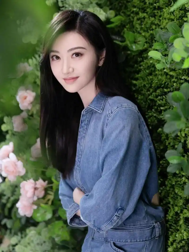 美女壁纸景甜美图高清热图写真分享9张 景甜写真壁纸纯欲天花板!
