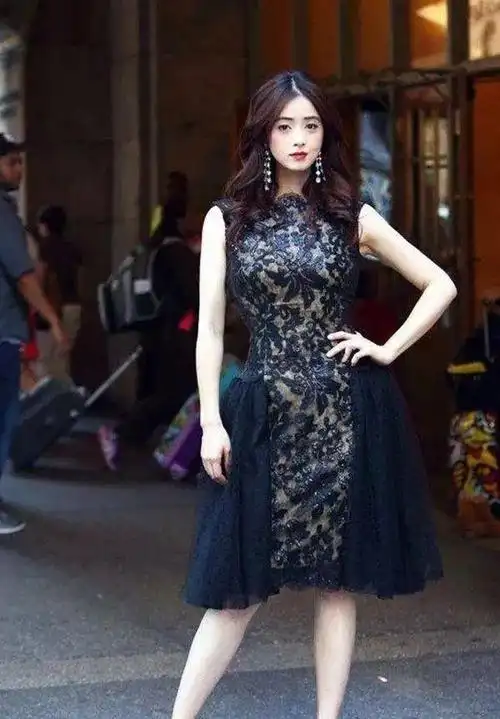 但是,蒋欣的体重却一直是她的困扰,她曾经为了拍戏而频繁地胖瘦变化