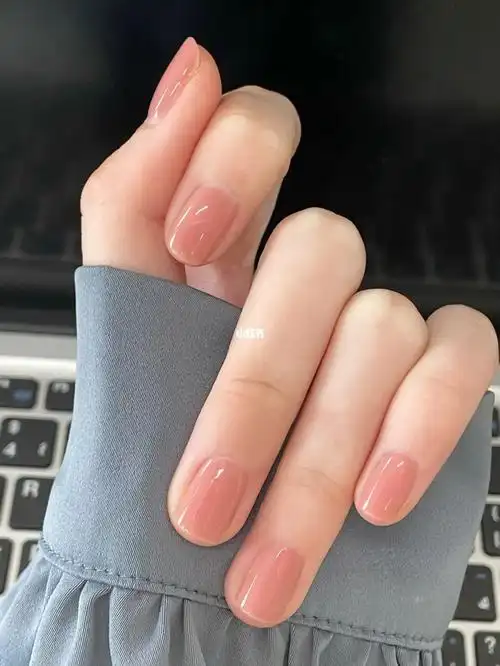 粉粉嫩嫩02是姐妹们要找的裸色系指甲油嘛~~_美甲_指甲油_裸色_秋冬