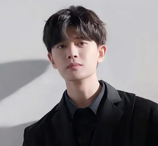 欢瑞历届艺人把任嘉伦杨紫成毅对比资源差距一目了然