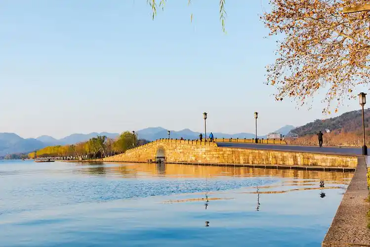 杭州西湖断桥秋景