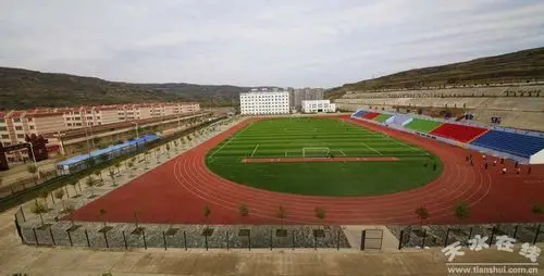 (图为张家川县一中教室)