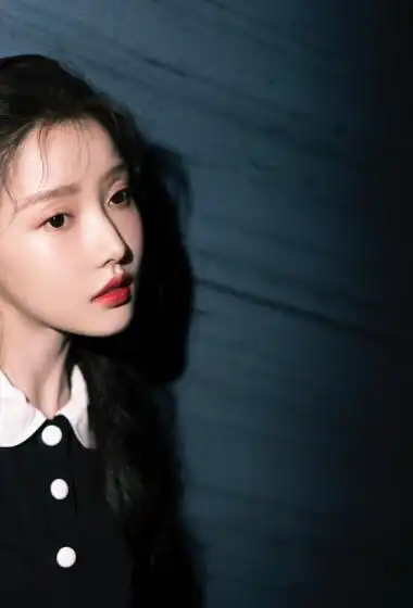 姜贞羽俏皮黑色搭配写真图片99