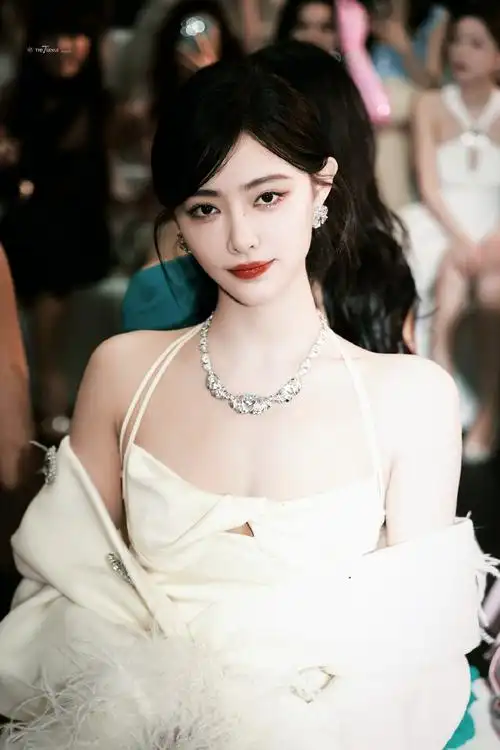 许佳琪的秀场日记