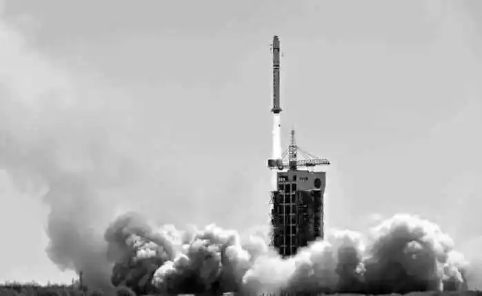 有幸参与了"东方红一号"卫星运载工具——长征一号火箭的研制