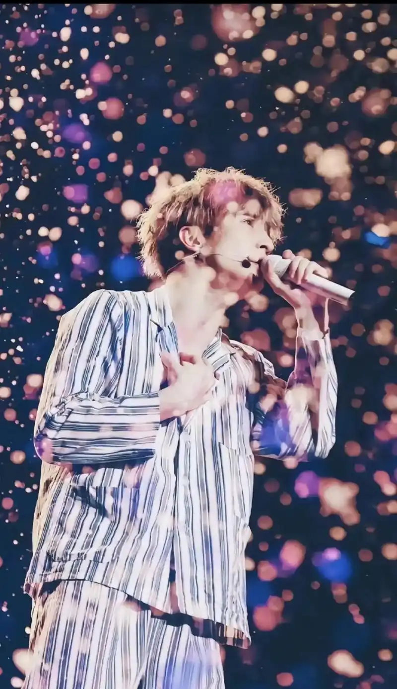 薛之谦 明知是一场意外,你要不要来……#薛之谦蓝发蓝眼面具 - 抖音