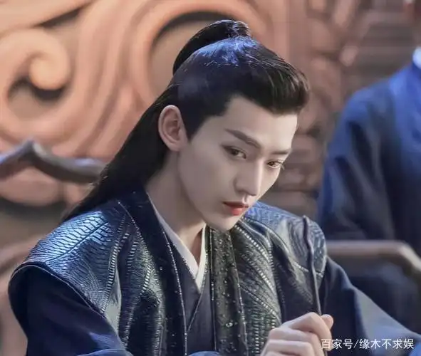 古装奇幻爱情剧《遇龙》而进入演艺圈.