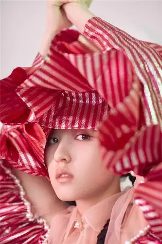 张子枫牛角辫造型诠释独立率性