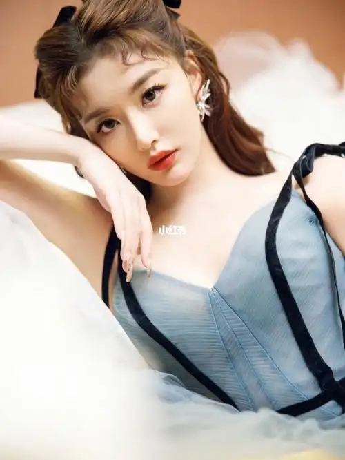 《我的新衣》《play》《我怎么这么好看》《非日常狂欢》《 im  not