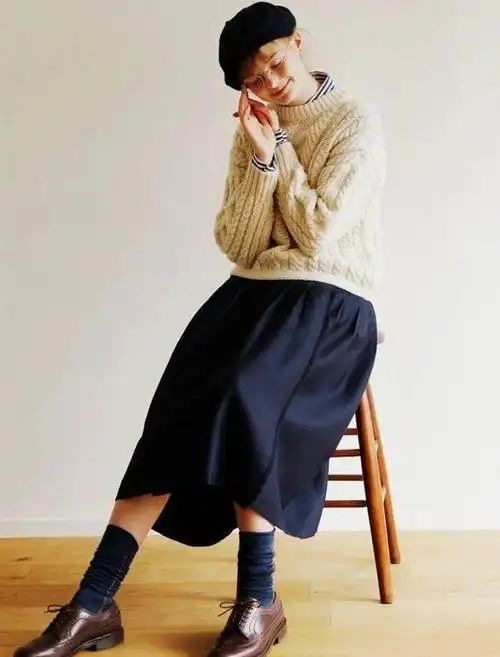 女性而言,时尚的段位更取决于女人的穿搭功力,并非盲目地追随新的潮流