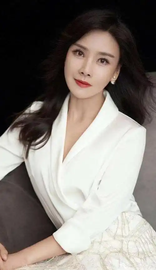 何琳:巅峰时息影照顾公婆,今复出再回巅峰,是婆婆吕中的骄傲