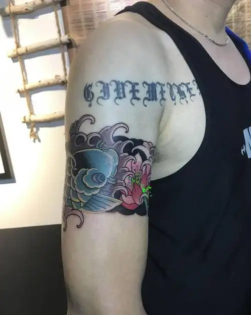 鲤鱼臂环纹身图片_手臂老传统纹身图案