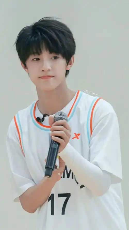 粉红色的雨天快乐是因为你的出现@tf家族-张泽禹近距离恋爱-go!go!