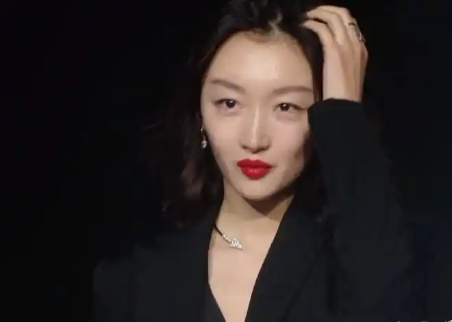 gq盛典大头照火了无美颜下关晓彤胖了一圈热巴生图让人很意外