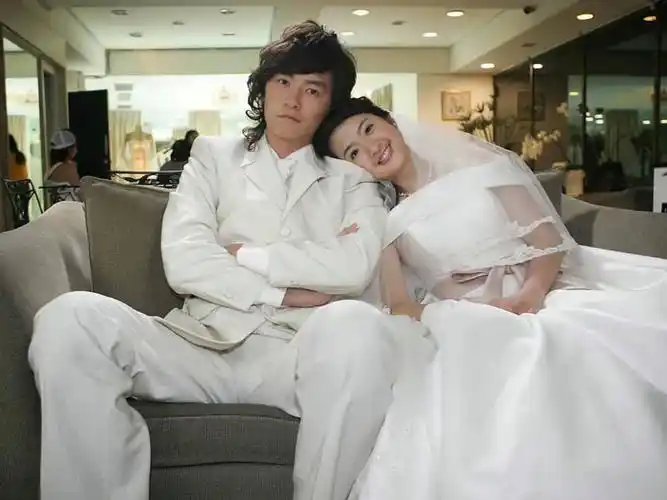 那一年,rebecca还是裴子瑜.▲林依晨近照,依然被网友叫做袁湘琴.