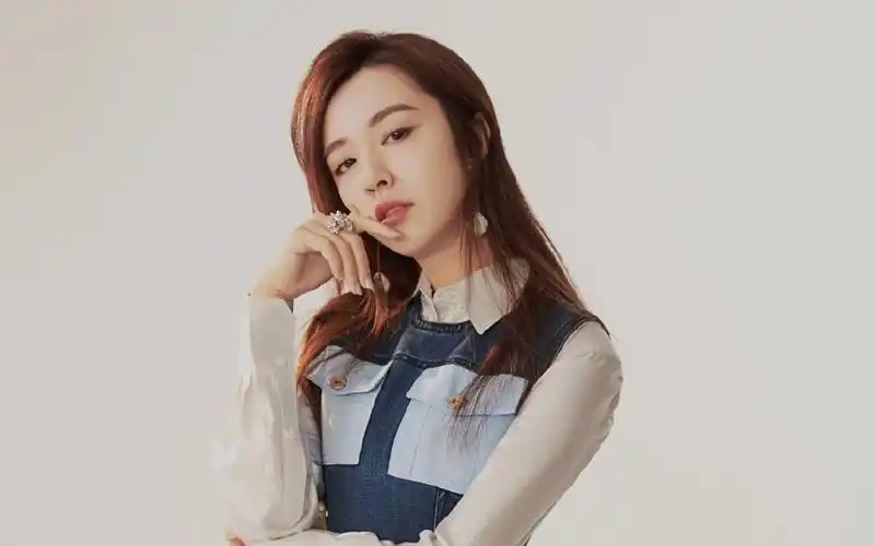 王晓晨清爽甜美写真桌面壁纸