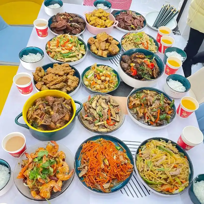 今日份豪华午餐来自亲爱的舅舅非常美味