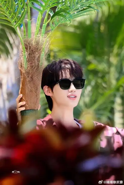 丁程鑫戴眼镜好奶##果然是时代少年团的心头镜##女大有自己的早八三