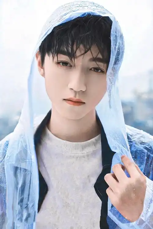 迪奥品牌大使王俊凯##王俊凯耳钉