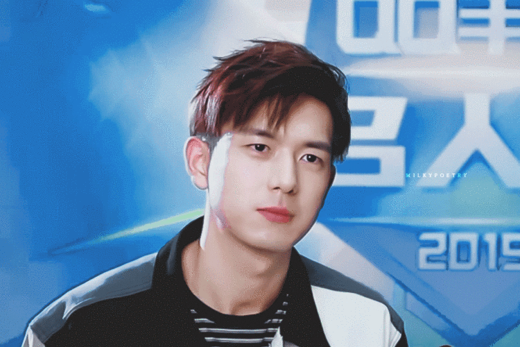 李现 笑 动图 cr.logo