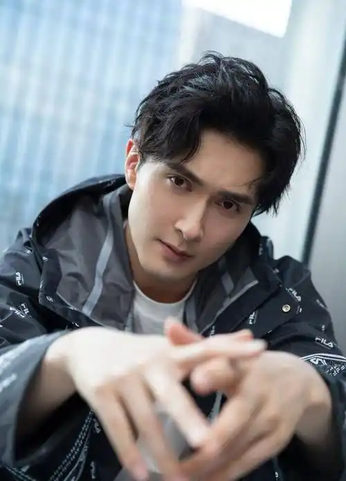 "帝君"高伟光:29岁毕业被称"中戏之耻",今遇杨幂逆袭翻盘