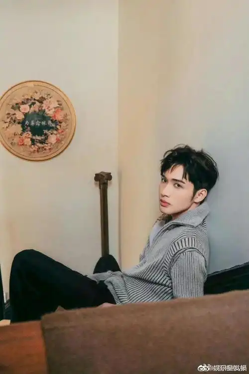 张彬彬的2022微博播报##张彬彬问职场礼貌人是什么意思