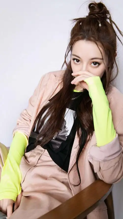 迪丽热巴帅酷写真手机壁纸