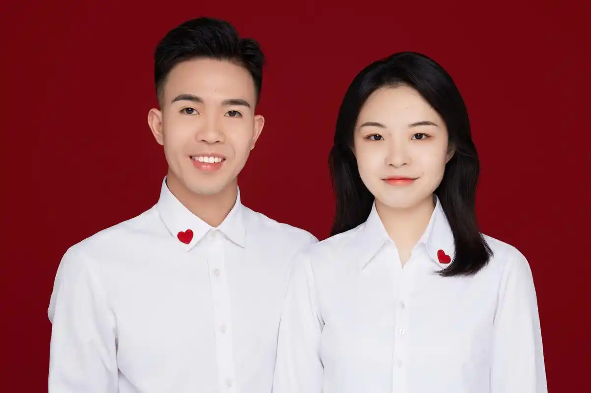 其实对于登记照男左女右位置一开始是没什么注意的,后来朋友跟我说了